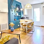 Air-Conditioned Apartment With 2 Balconies
