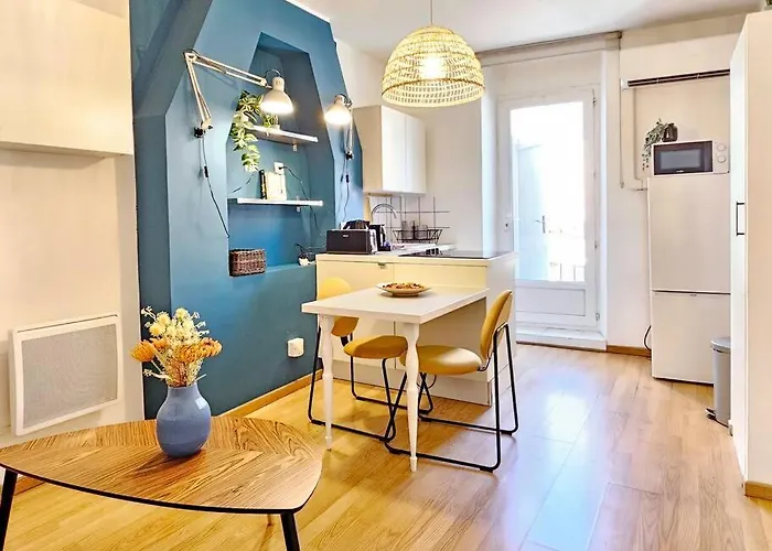 Air-Conditioned Apartment With 2 Balconies