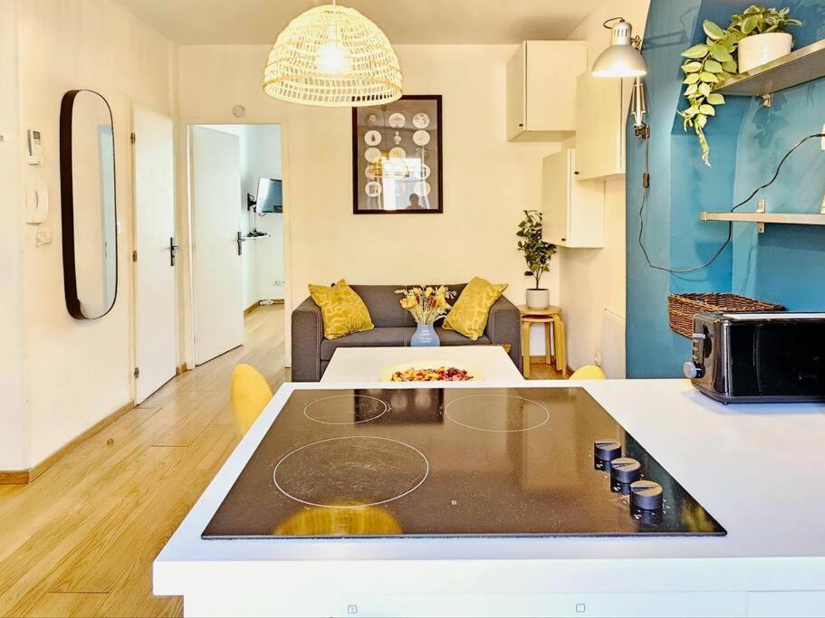 Air-conditioned With 2 Balconies Apartment Marseilles