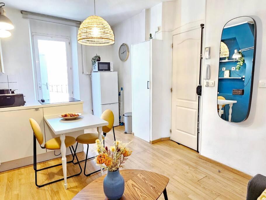Air-conditioned With 2 Balconies Apartment Marseilles